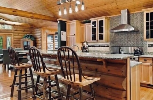 Delavan Cabin | The Lodge: 5 Acre Private Log Home & Resort