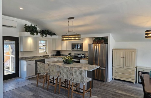 Windham House | The Lookout on Pettingill Pond - waterfront, near Sebago Lake, hot tub, kayaks!