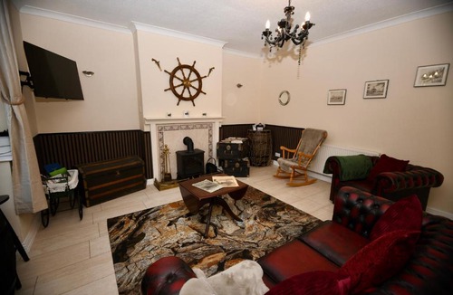 South Shields Apartment | The Lower Deck-South Shields 4 seperate beds sleeps 5 Contractor and Long Stay Rates