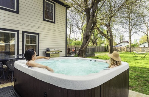 Indianapolis House | The Menagerie on 40th | Karaoke Lounge Hot Tub Near Butler