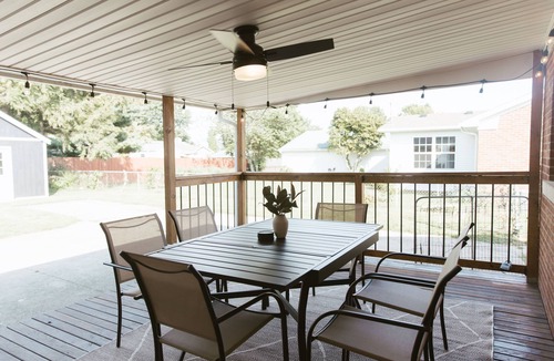 Lexington House | "The Meridian" Modern Stay near Downtown/Airport with Hot Tub