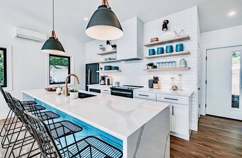Oxford House | The Modern Lakehouse