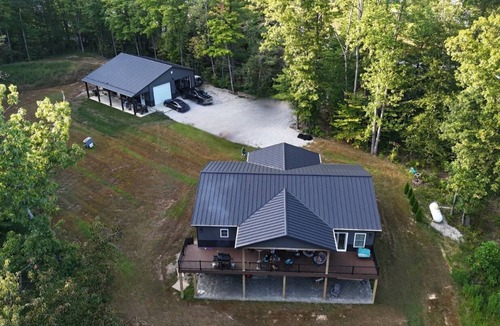 Heltonville House | The Modern Wilderness Enjoy nature and being close to IU & Lake Monroe.