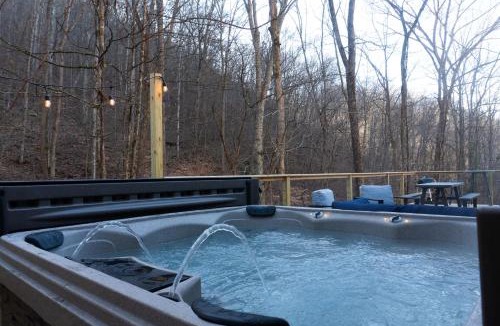 Beauty House | The Mountain Magnolia-Hot Tub on Private Deck