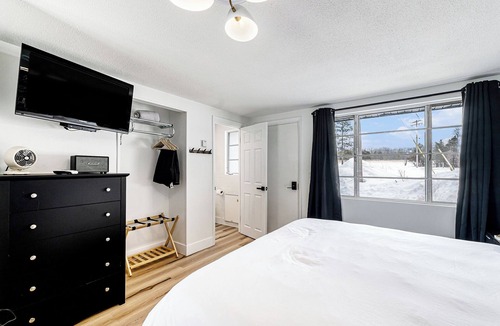 Grayling Hotel | The Mushroom King Bed w/Sauna, Fire Pit, & Hot Tub