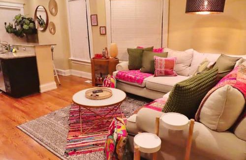Victorian Village Apartment | The Nook on Neil Walkable 3BR