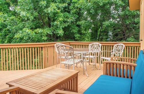 Fayetteville House | The Oak House - 1 mi from DT Fayetteville and UofA