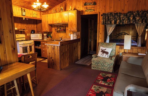 Au Train Cabin | The Otter Cabin #3 –AuTrain River Cabin Near Pictured Rocks & Lake Superior