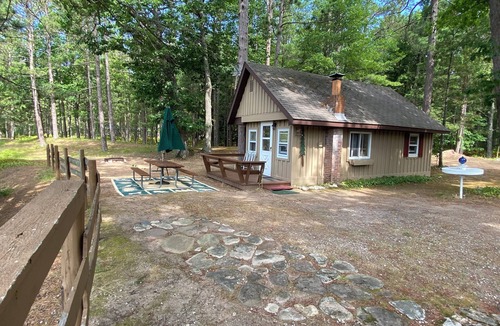 Au Train Cabin | The Otter Cabin #3 –AuTrain River Cabin Near Pictured Rocks & Lake Superior