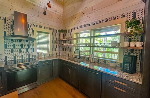 Heidelberg Cabin | The Overlook | Modern Cabin | Hot Tub | Fire Pit