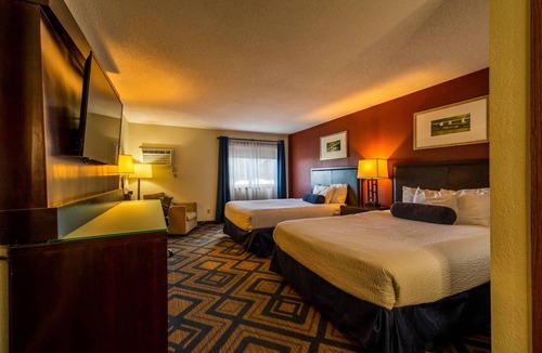 Warroad Hotel | The Patch Lodge, Trademark Collection by Wyndham