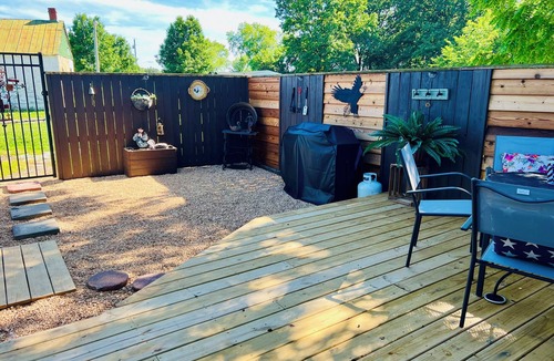 Newton County House | The picket fence Nana's big dream 3 beds-2 bedrooms -privacy patio deck
