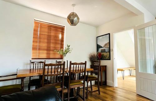 Durham House | The Pine House - Sleeps 5 - Large Secure Garden - Dog Friendly - 8 min to Durham