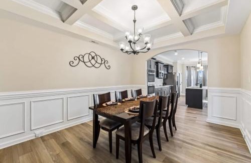 Clarksville House | The Pond House 5BR Retreat w Scenic Views