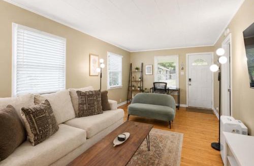 Indianapolis House | The Primrose Cottage Pet Friendly Private Yard