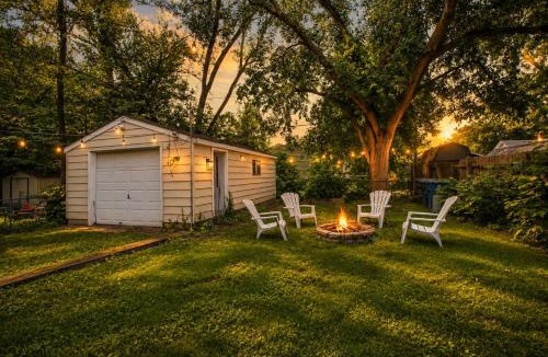 Indianapolis House | The Primrose Cottage Pet Friendly Private Yard
