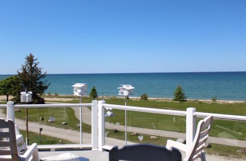Rogers City Bed & Breakfast | The Purple Martin Lakeside Inn Bird Sanctuary on Lake Huron