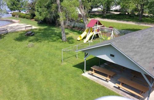 Conneaut Lakeshore Apartment | The Red Haven at Conneaut Lake