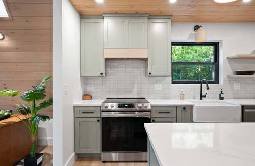 Carbon Hill Cabin | The Redhawk | Hocking Hills, Sauna, EV Charger