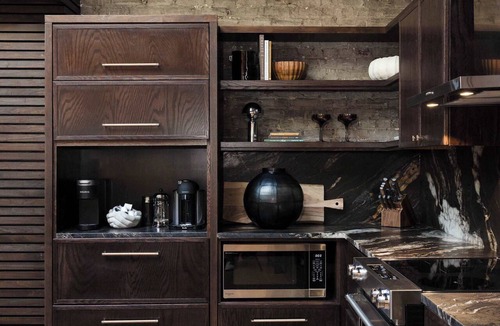 West Main Historic District Apartment | The Reserve on Main - Queen Room