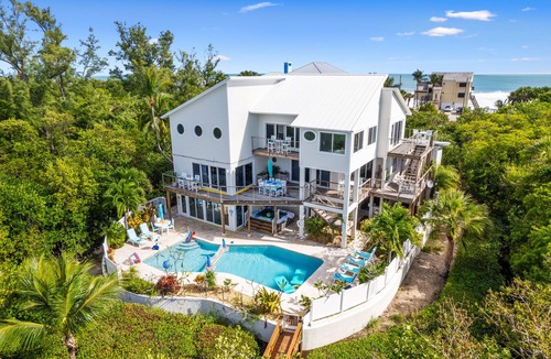 Stuart House | The Resort at Bathtub Beach: 19BR/11BA Ocean2River, Pool, Elevator, Dock, Beach!