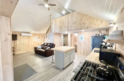 Shawmut Cabin | The Retreat- A Relaxing Beachside Bungalow