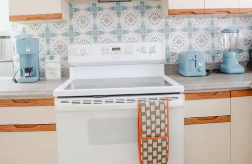 Revere Apartment | The Retro Apartment in Revere with outdoor area