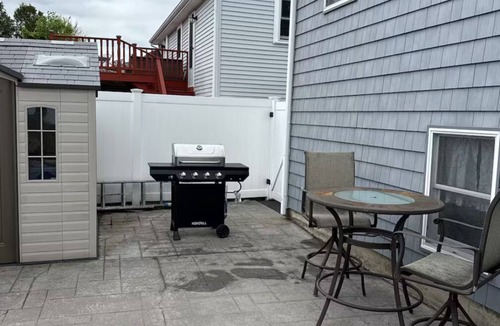 Revere Apartment | The Retro Apartment in Revere with outdoor area