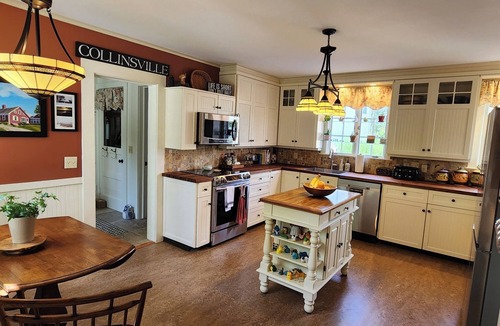 Collinsville House | The River House - Collinsville - A Historic Beauty!