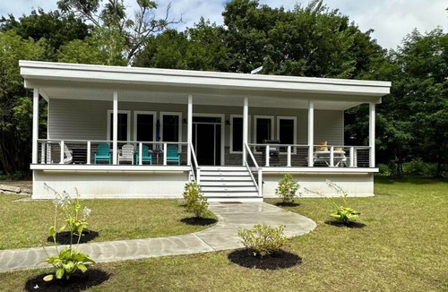 Southern Coast Cottage | The Riverbend Hideaway. Cozy & Comfortable with unique amenities!