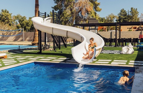Paradise Valley Village Resort | The Rockstar: FREE Heated Pool, Slide, Courts, Spa