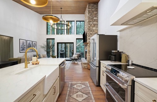 Rockbridge Cabin | The Rocky Villa | Rock Formations, Waterfalls