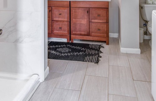 Madison Apartment | The Rosemary Villa - Close to Downtown Broadway