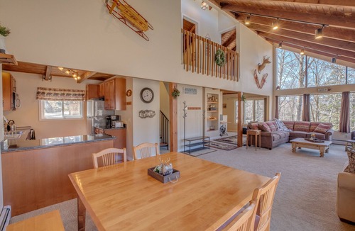 Lincoln House | The Rustic Elk Abode: A Mesmerizing Fall Retreat in White Mountains by the Kanc!