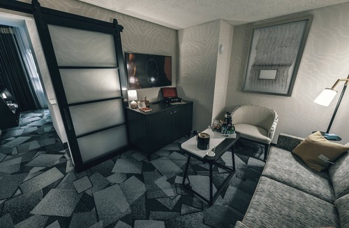 East Town House | The Saint Kate Hotel Superior King w/Living Room