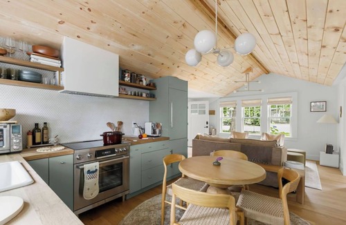 Marion Cottage | The Salt House Marion : Private Beach
