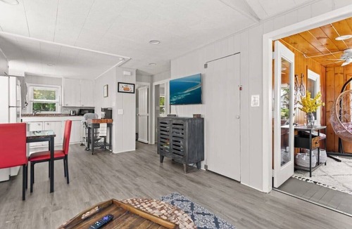 Hampton House | The Salty Dog | Pet-Friendly | Private Yard
