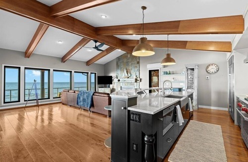 Pentwater House | The Sandpiper - Modern Family Beachfront House