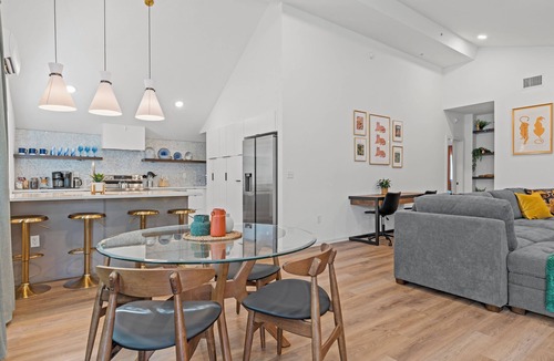 Shawnee Apartment | The Savannah - Walkable + Dog Park+Outdoor Space