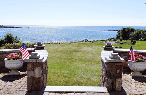 York Beach House | The Sea Legend - Spectacular Oceanfront View, 5 bed, 4 bath, huge yard.