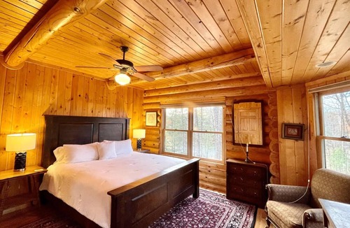 Stone Lake Cabin | The Seven Oaks Lodge - The perfect north woods experience awaits you.