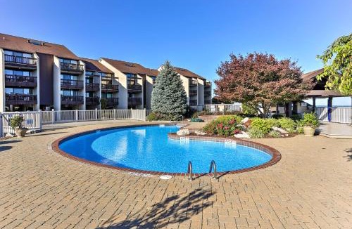 Port Clinton House | The Shores Condo w/Beach Access < 2 Mi to Dtwn!
