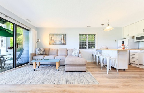 Acme Condo | The Shores Lakeside Condo Unit 5607