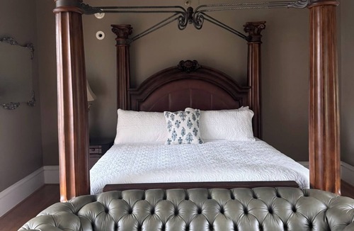 Manchester Hotel | The Siena Room -Villagio Hotel ★WALK to STADIUM ★FREE PARKING