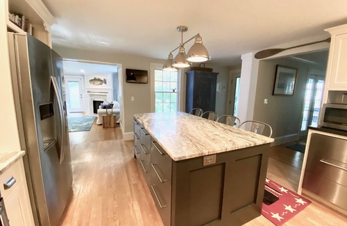 Ogunquit House | THE SIRENS SONG: RECENTLY RENOVATED UPSCALE FARMHOUSE - WALK TO TOWN & BEACH!