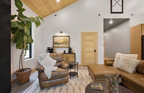 Empire House | The Sleeping Bear Hemma
