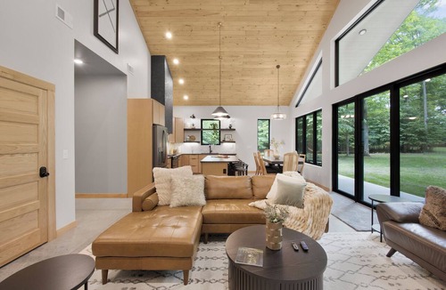 Empire House | The Sleeping Bear Hemma