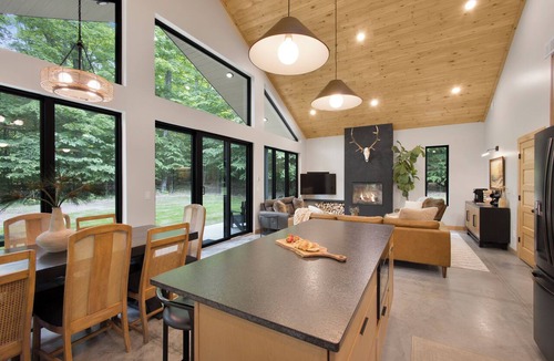 Empire House | The Sleeping Bear Hemma