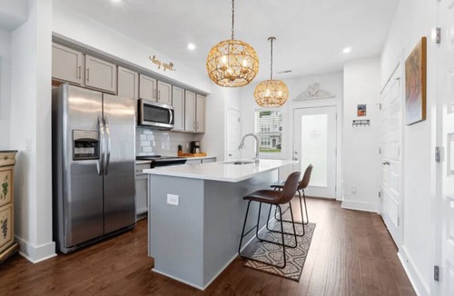 Madison House | The Southern Pearl | Rooftop Lounge, 2 Parking Spaces & Dog-Friendly Comfort