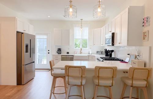 Arundel Cottage | The Sparkling Happy-Nest/includes Kennebunk Beach Parking